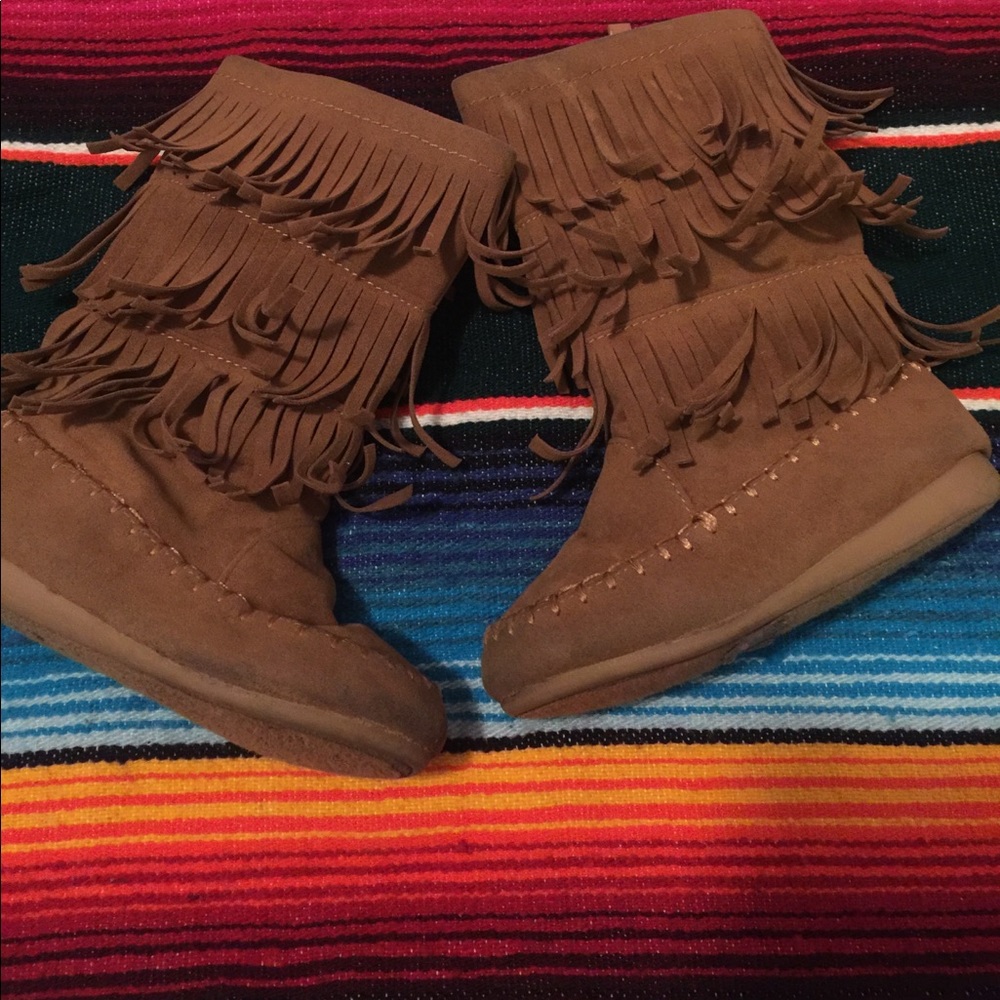 ❤️ SOLD ❤️Toddler fringe boots