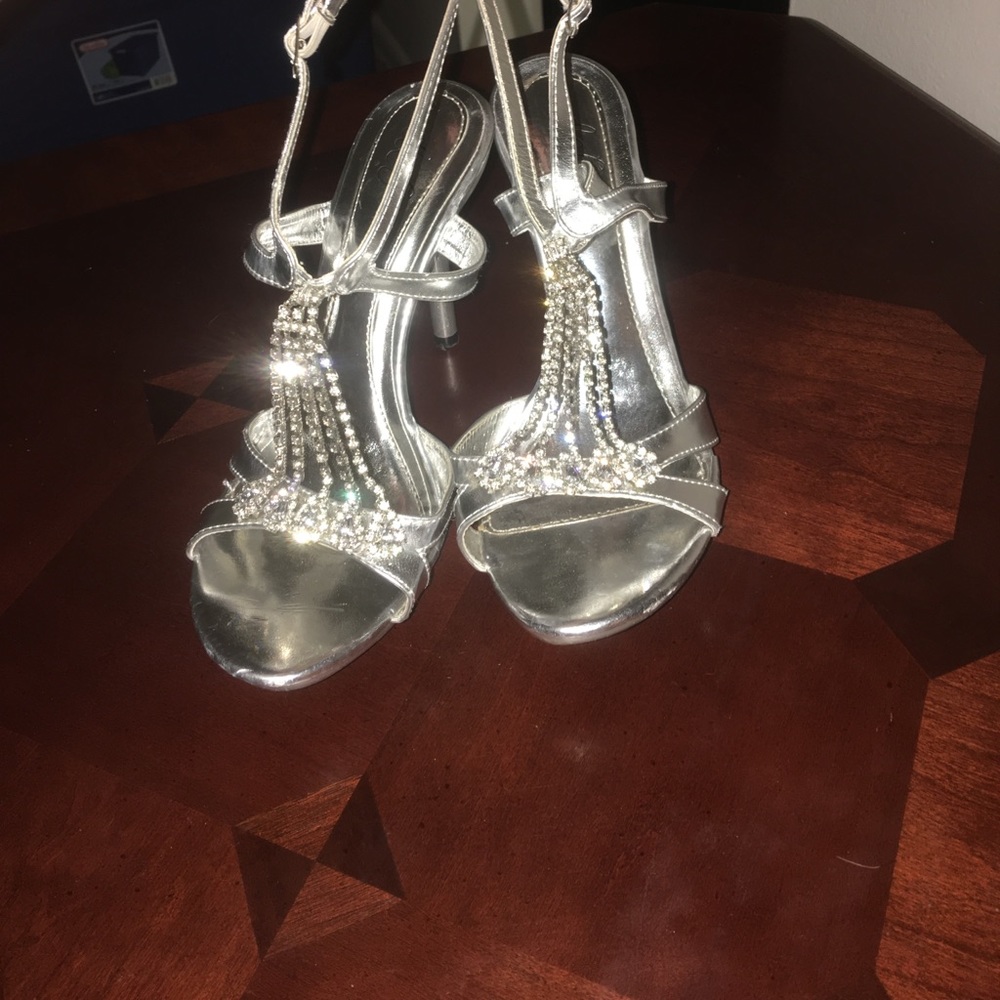 Deb heels