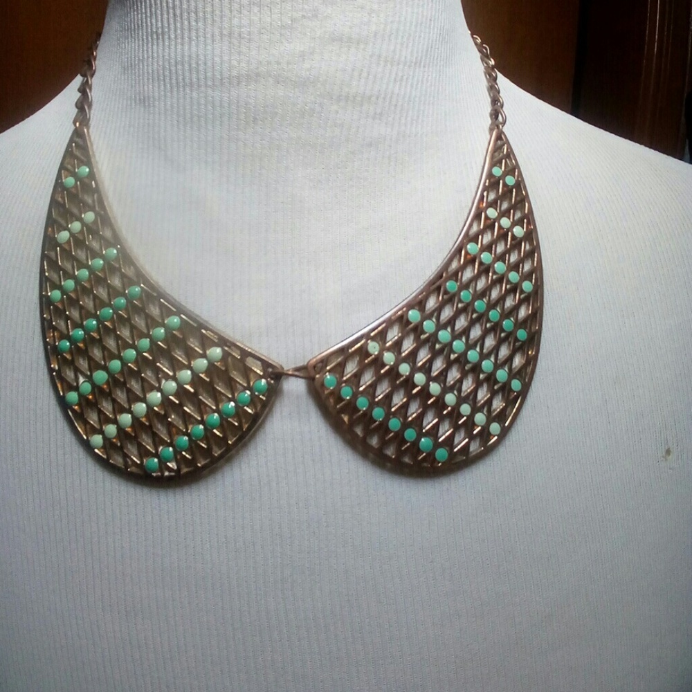 Peter pan collar necklace