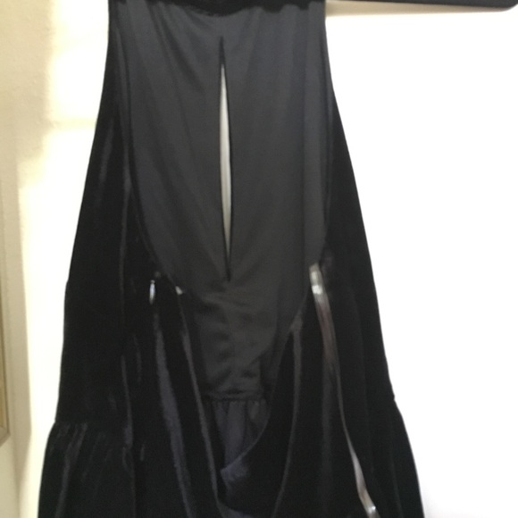 Black velvet halter top - Picture 3 of 6