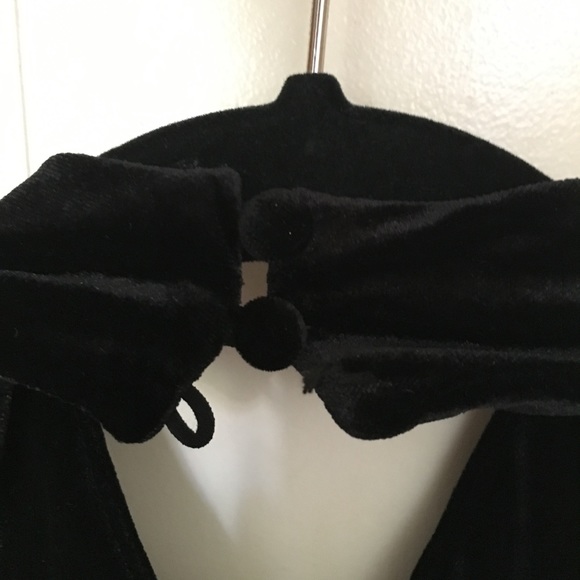Black velvet halter top - Picture 4 of 6