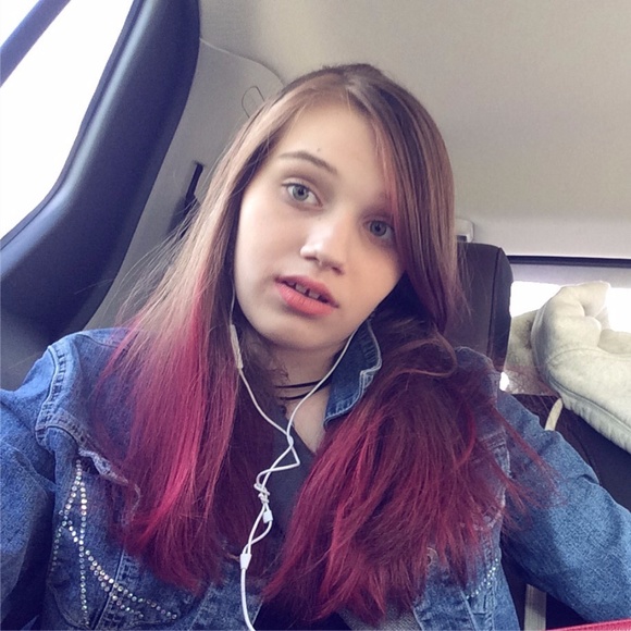 Meet your Posher, Emily - Picture 2 of 2