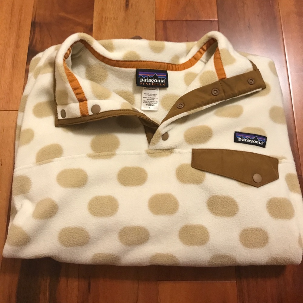 Polka dot Patagonia large fleece pullover