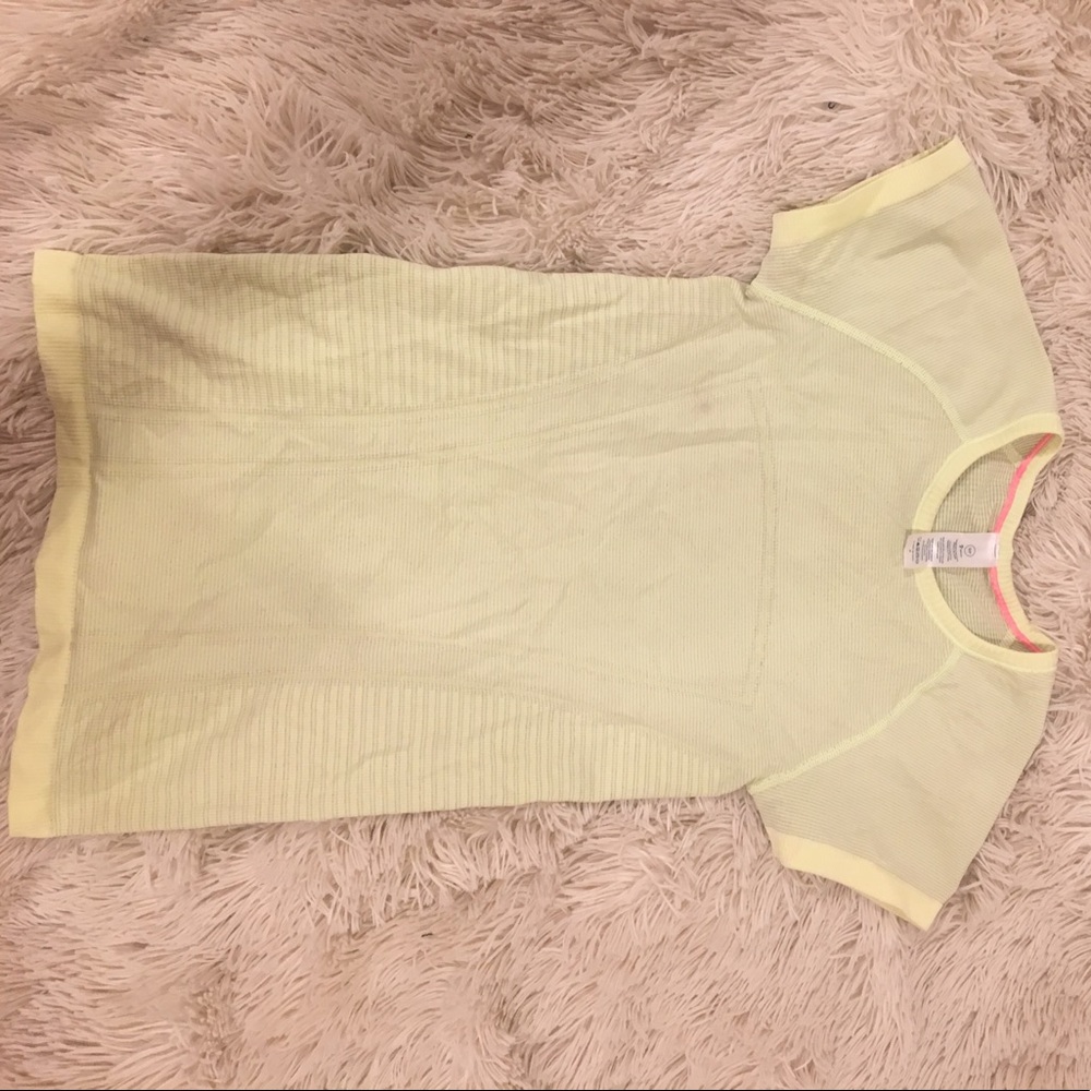 Ivivva yellow tee