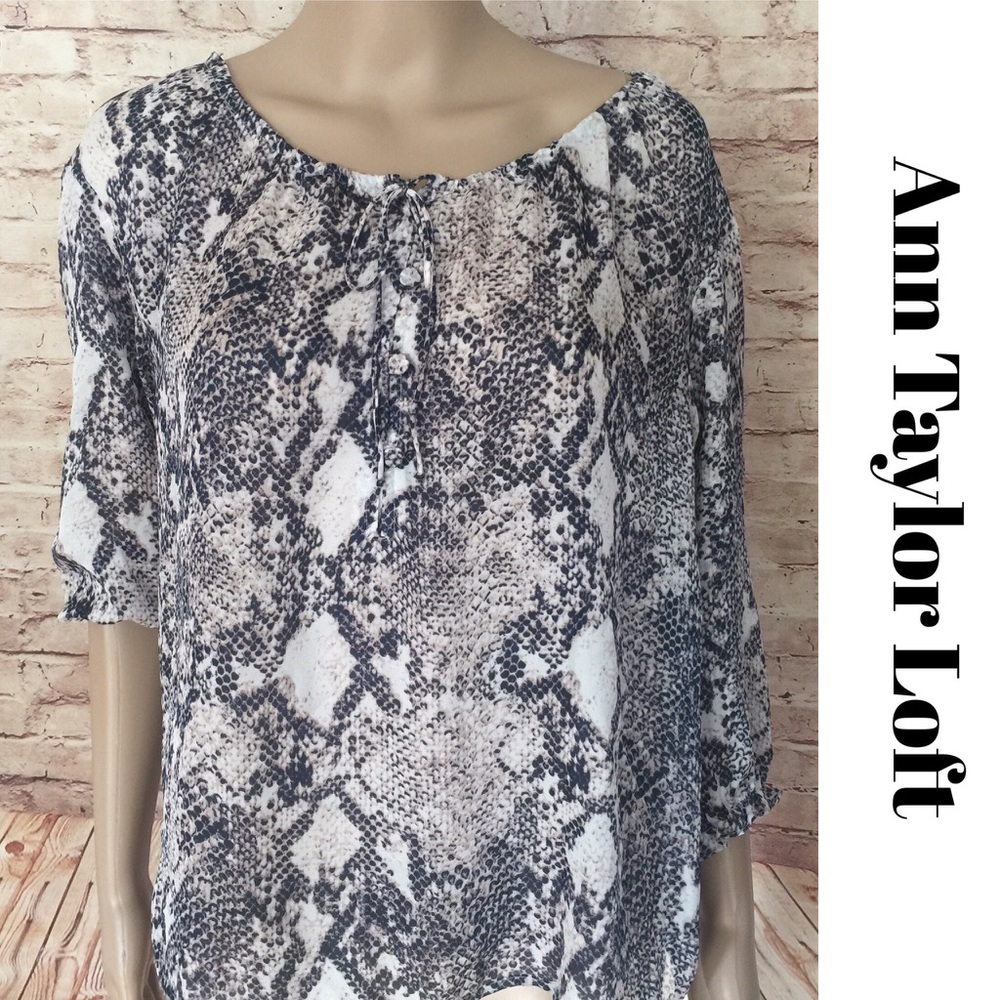• Ann Taylor Loft • Animal Print Short Sleeve Top