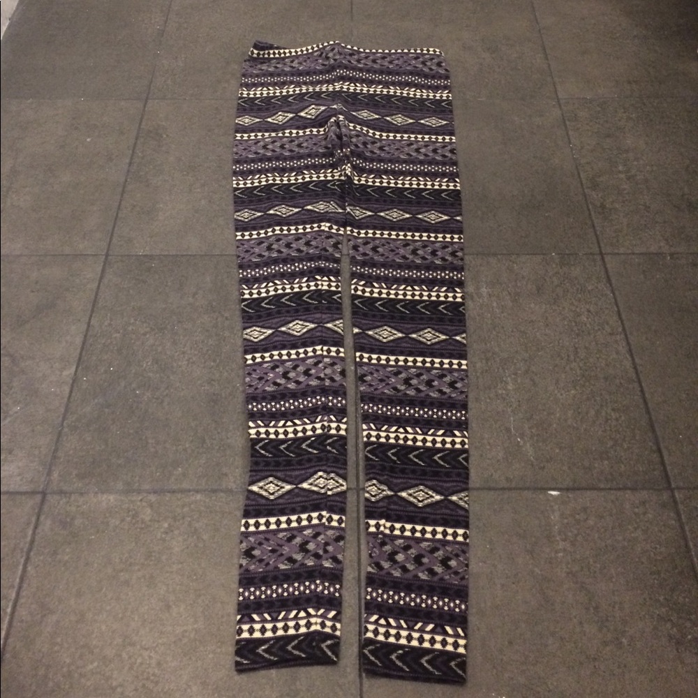 Patterned purple an white leggings.