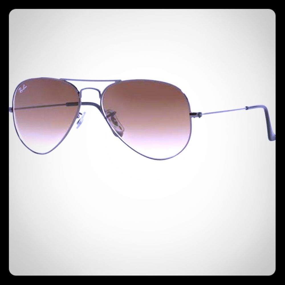 Great condition! Original Gunmetal Aviators! 🕶