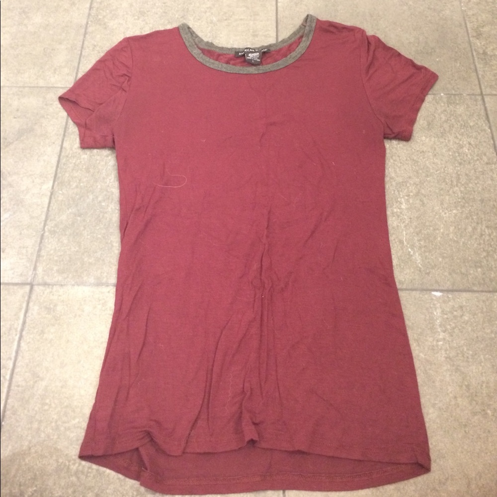 Maroon t shirt.