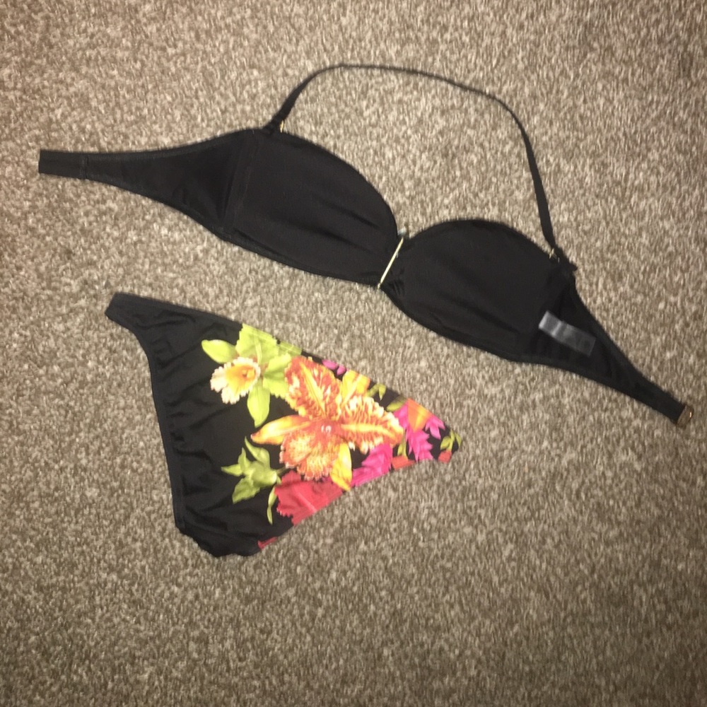 Victoria's Secret Swim - Picture 3 of 5