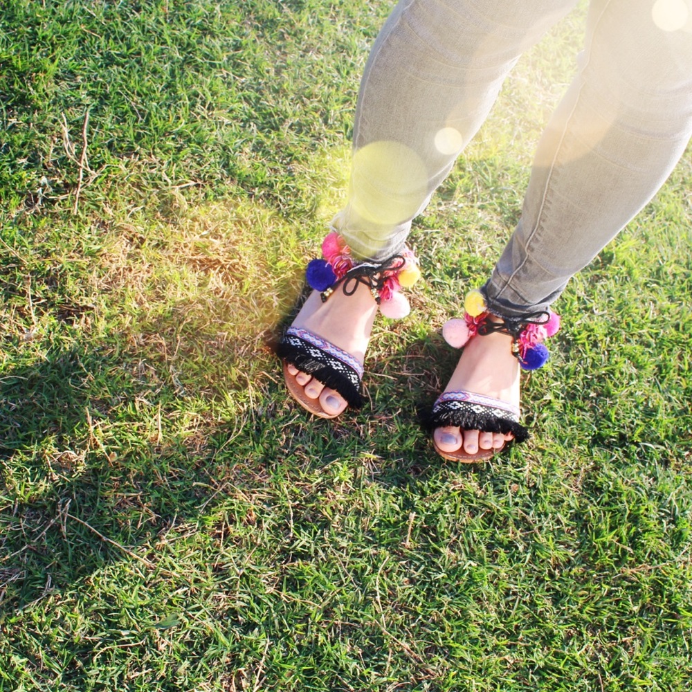 Pom-Pom Sandals!!!! 🙌