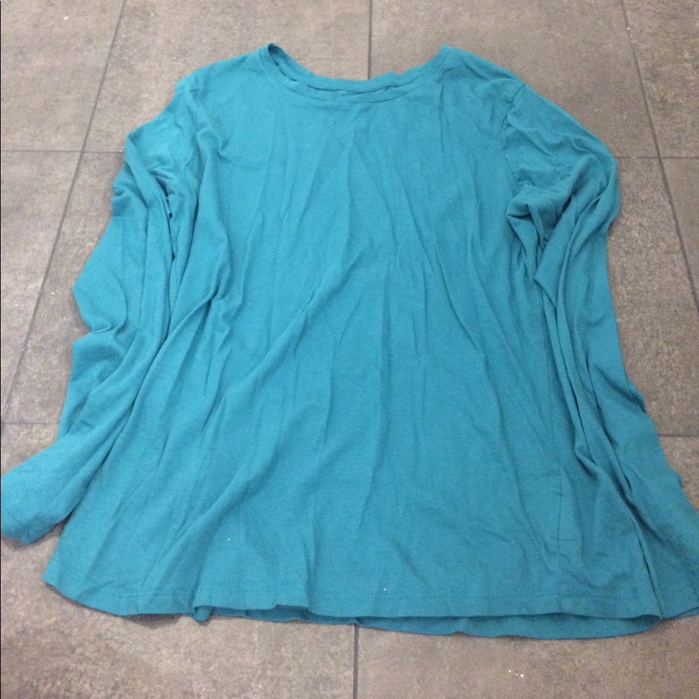 Long sleeved t shirt.