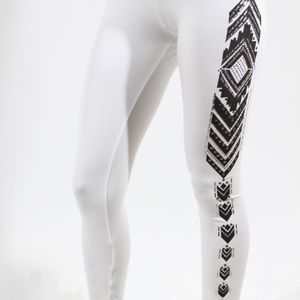 💎 White studded leggings💎 NWOT