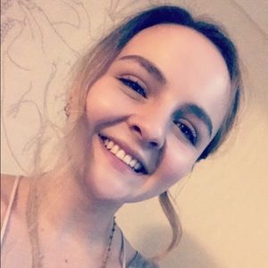 Meet your Posher, Alyson