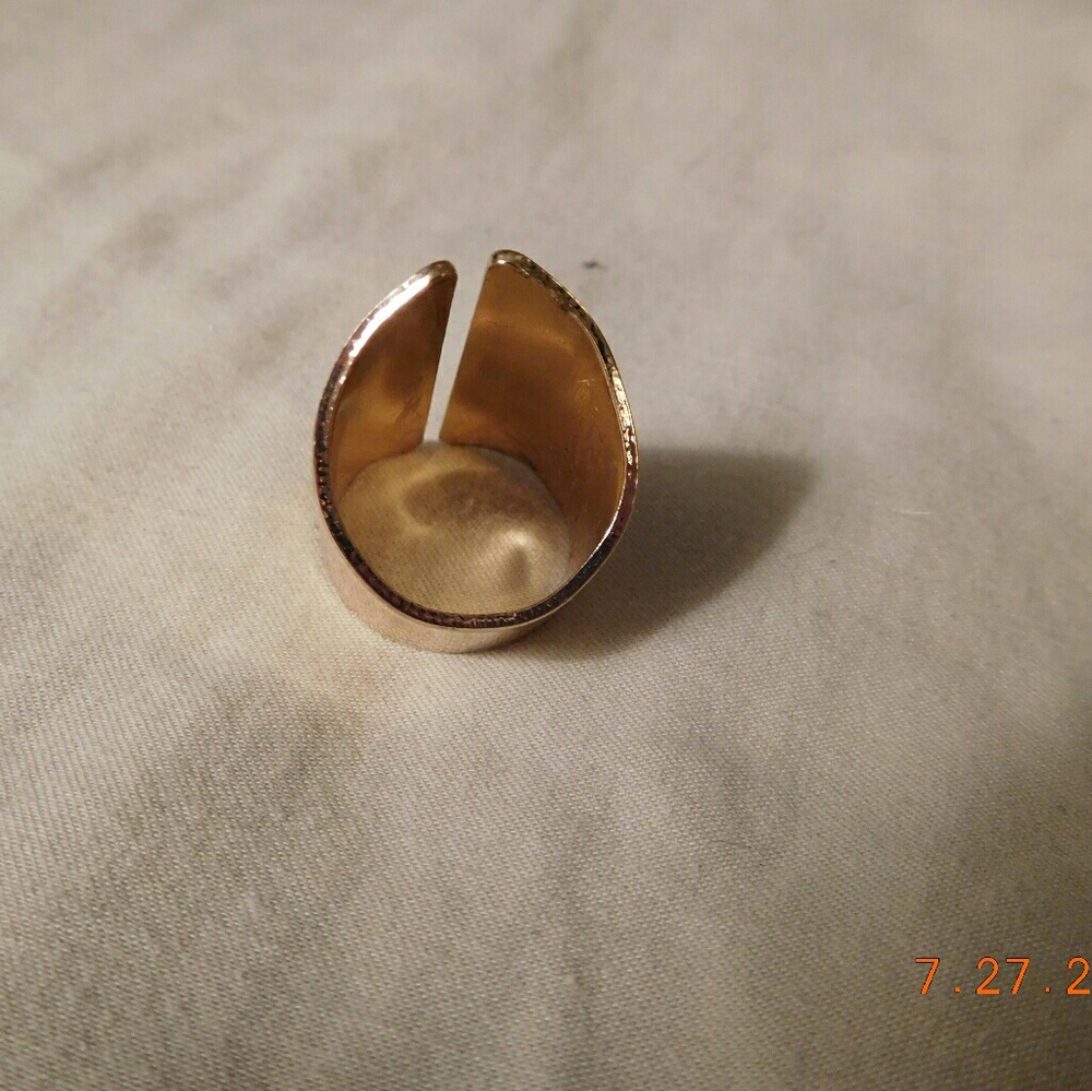 Size 6 j lo gold split ring