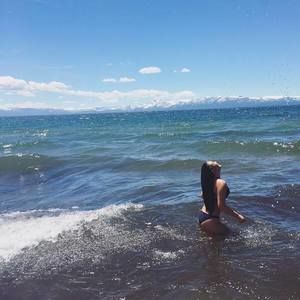 Meet your Posher, Aja