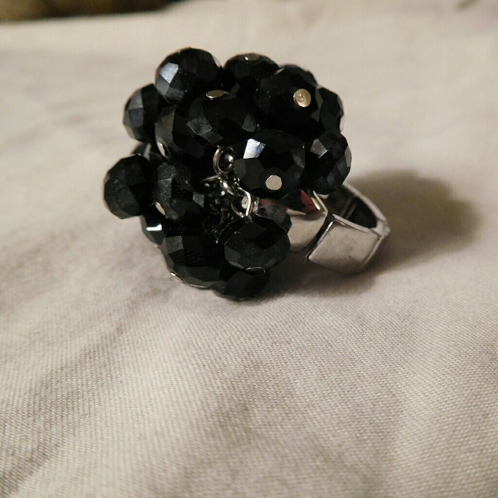Simply vera stretchy black bead cluster ring