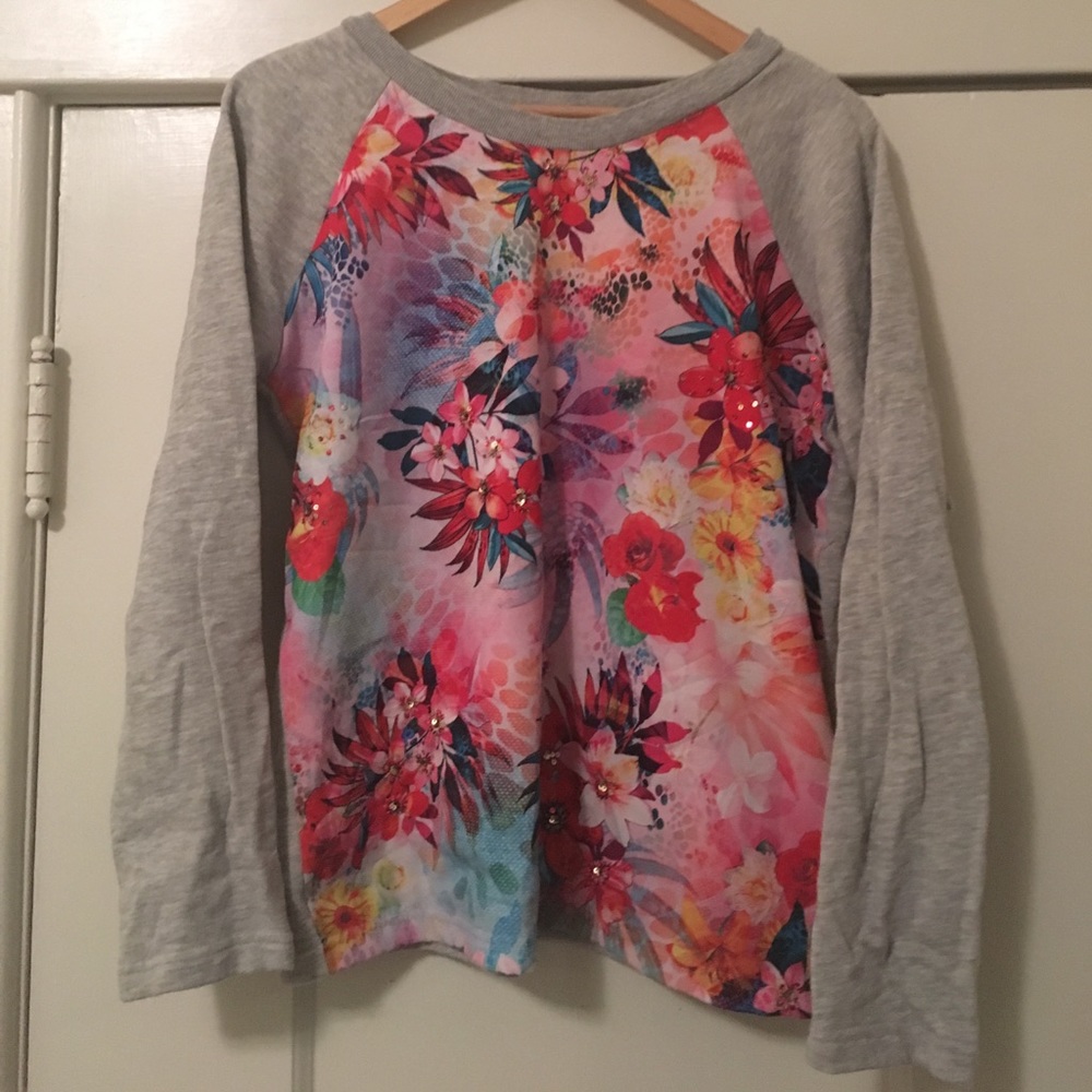Cute grey sweater with floral pattern in the front