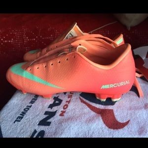 Nike Mercurial Soccer Cleats size-6