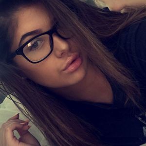 Meet your Posher, Caitlin