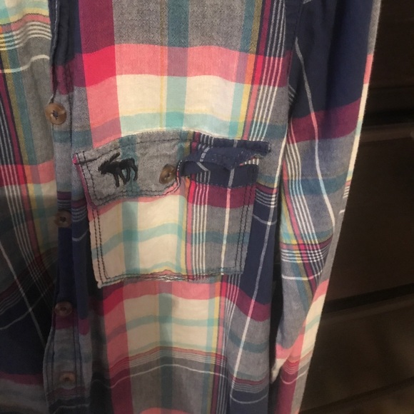 Abercrombie and Fitch pink and blue button up - Picture 4 of 4