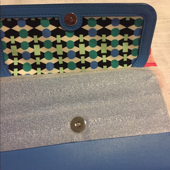 PRICE DROP! NWT Vera Bradley Ultimate wristlet - Picture 5 of 7