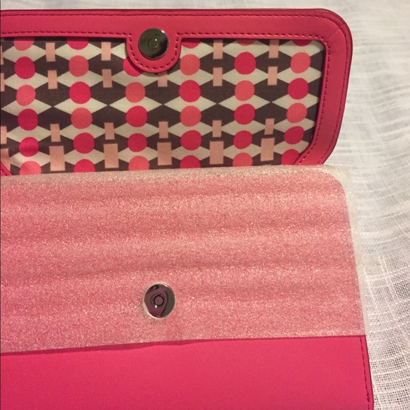 PRICE DROP! NWT Vera Bradley Ultimate wristlet - Picture 6 of 7