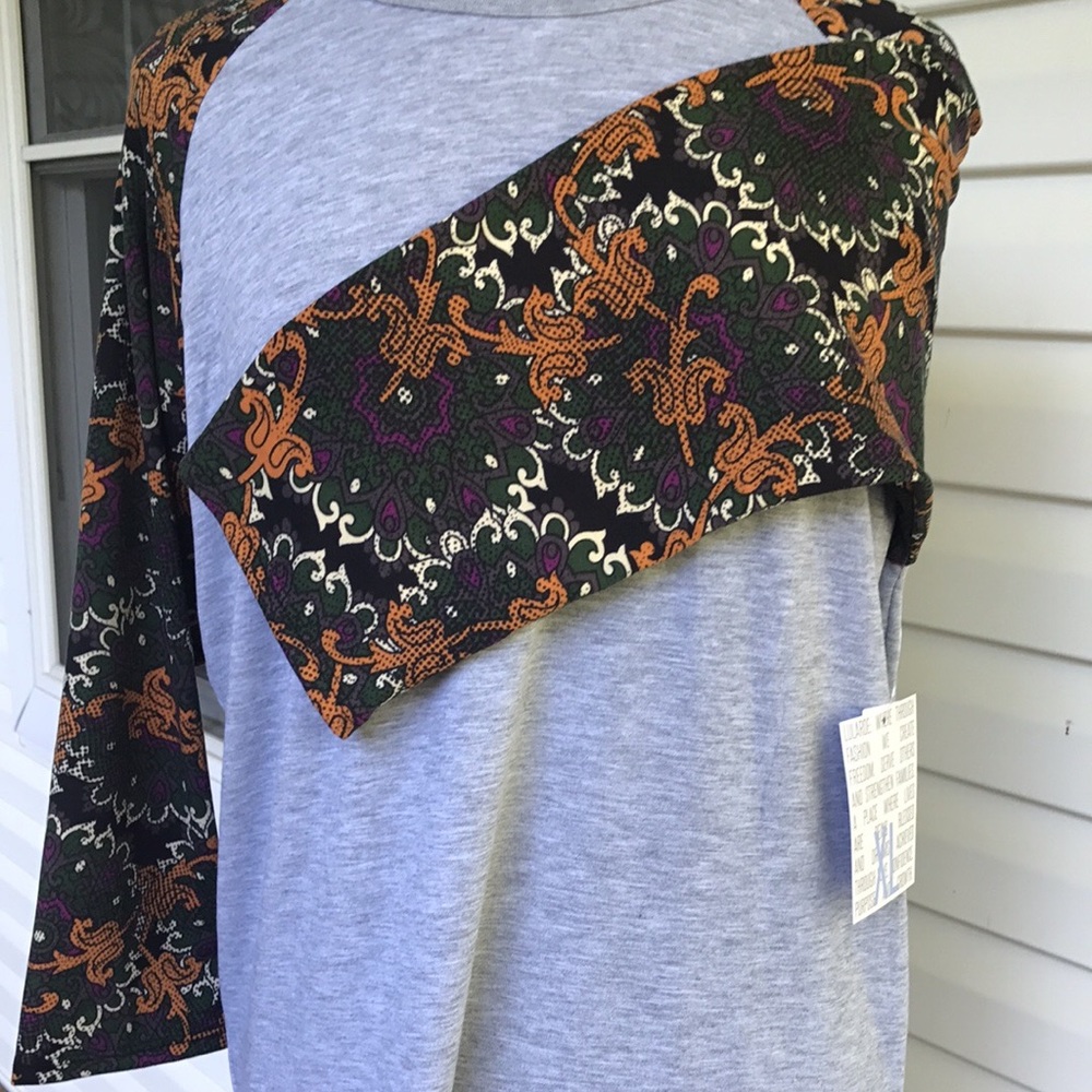 BNWT LuLaRoe Randy Tee- XL