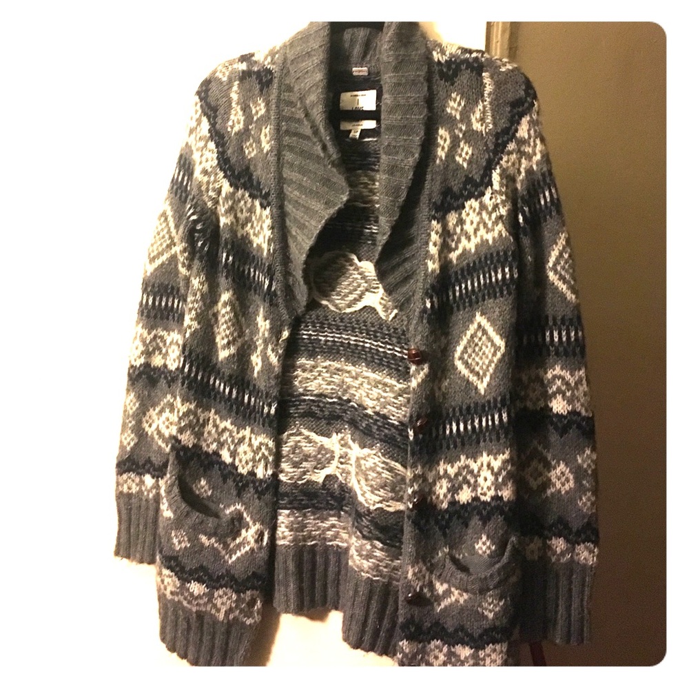 S long sweater with grey and white design