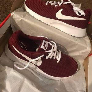 Women nike tanjuns
