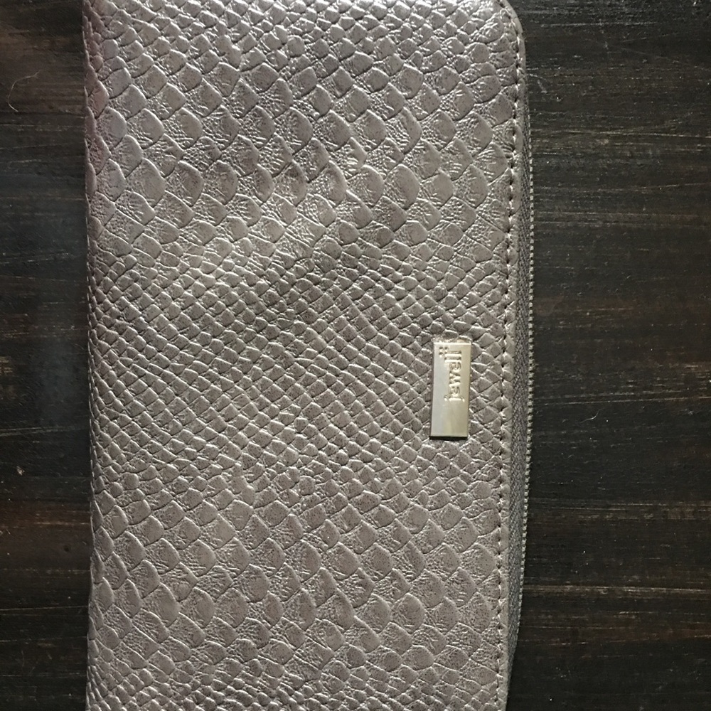 Thirty-One All About the Benjamins Wallet