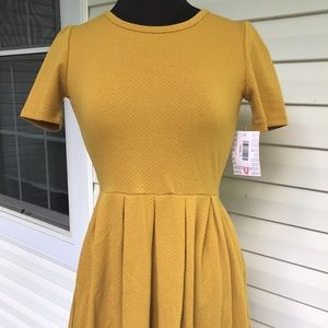 BNWT LuLaRoe Amelia- Small- Mustard