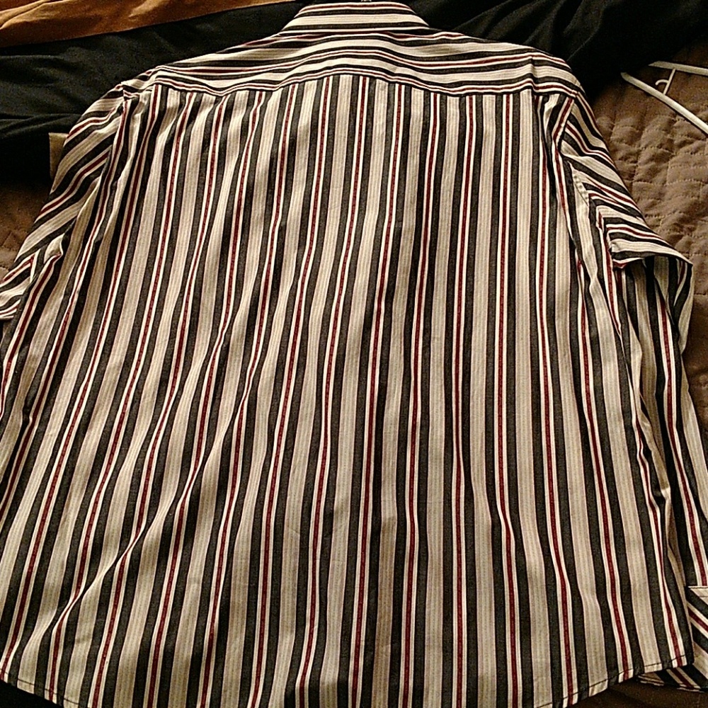 Button down collared shirt - Picture 2 of 3