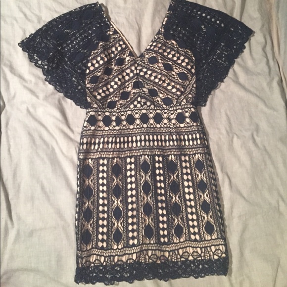 Embroidered crochet v-neck dress navy with nude - Picture 3 of 4