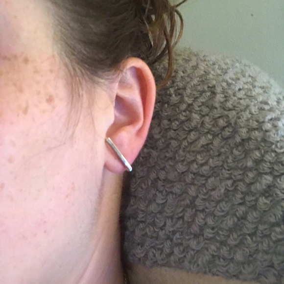 🌺2FOR$10🌺🕊Silver Bar Earrings🕊 - Picture 2 of 6