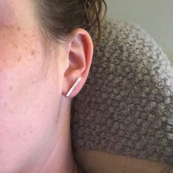 🌺2FOR$10🌺🕊Silver Bar Earrings🕊 - Picture 3 of 6