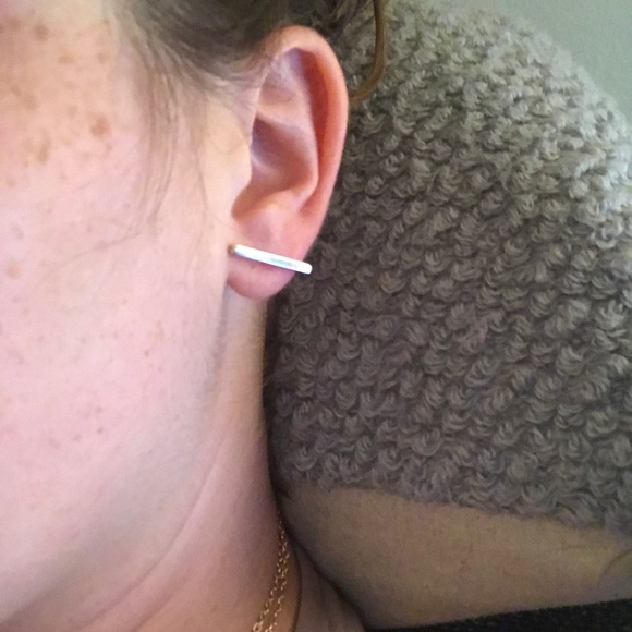 🌺2FOR$10🌺🕊Silver Bar Earrings🕊 - Picture 4 of 6