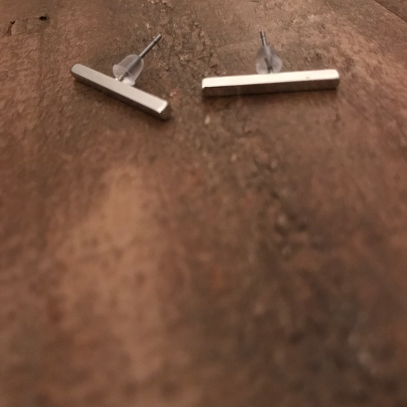 🌺2FOR$10🌺🕊Silver Bar Earrings🕊 - Picture 5 of 6
