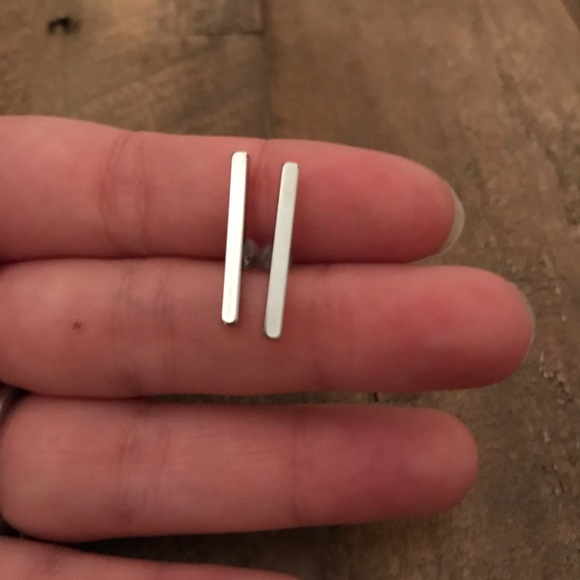 🌺2FOR$10🌺🕊Silver Bar Earrings🕊 - Picture 6 of 6