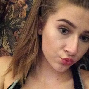 Meet your Posher, Hallie