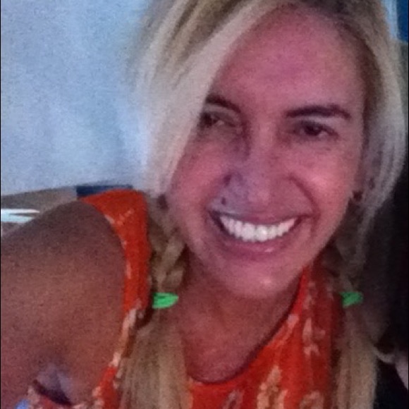 Posh Ambassador Marcia - Picture 2 of 8