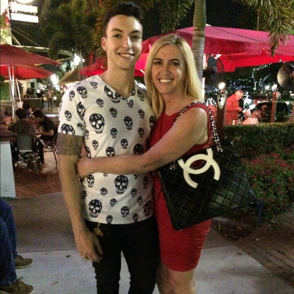 Posh Ambassador Marcia - Picture 5 of 8