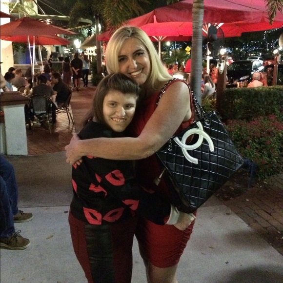 Posh Ambassador Marcia - Picture 6 of 8