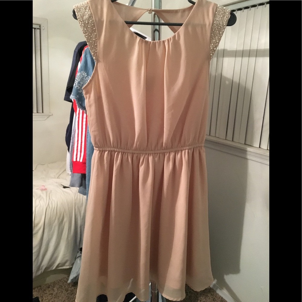 Embroidered pearl sleeve pink dress