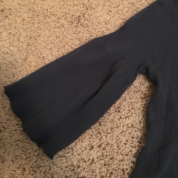 Hollister gray bell sleeves blouse - Picture 2 of 4