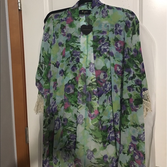 Floral Kimono - Picture 2 of 4