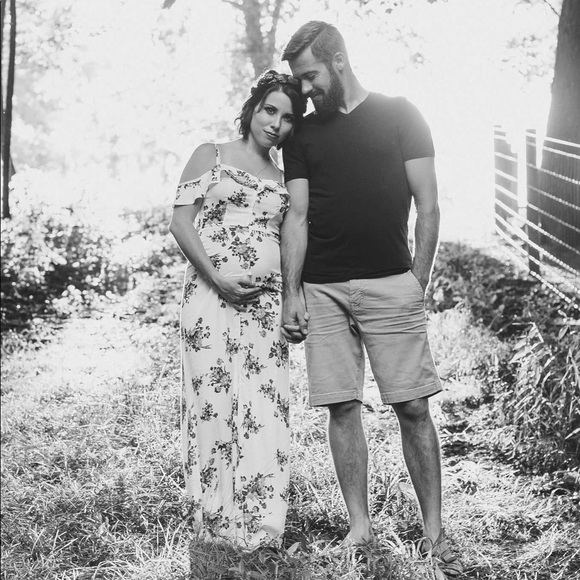 Meet Yours, Truly 💁🏻❤️ - Picture 3 of 3