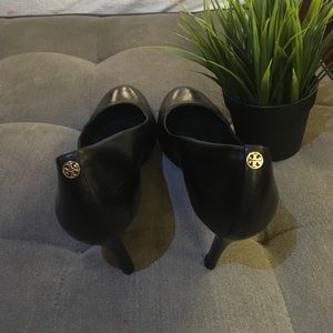 Tory Butch heels with gold logo detail