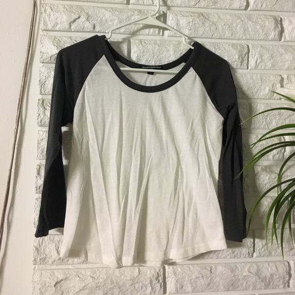 Brandy Melville baseball tee - Picture 1 of 2