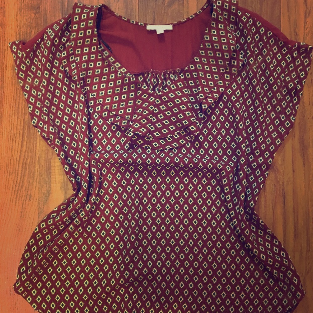 Red diamond textile box top with ruffled collar