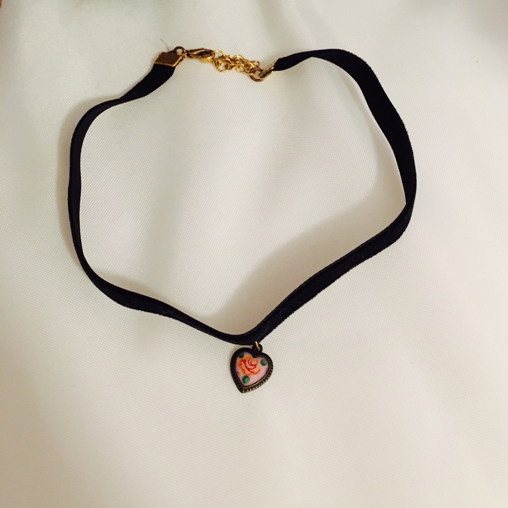 Choker necklace